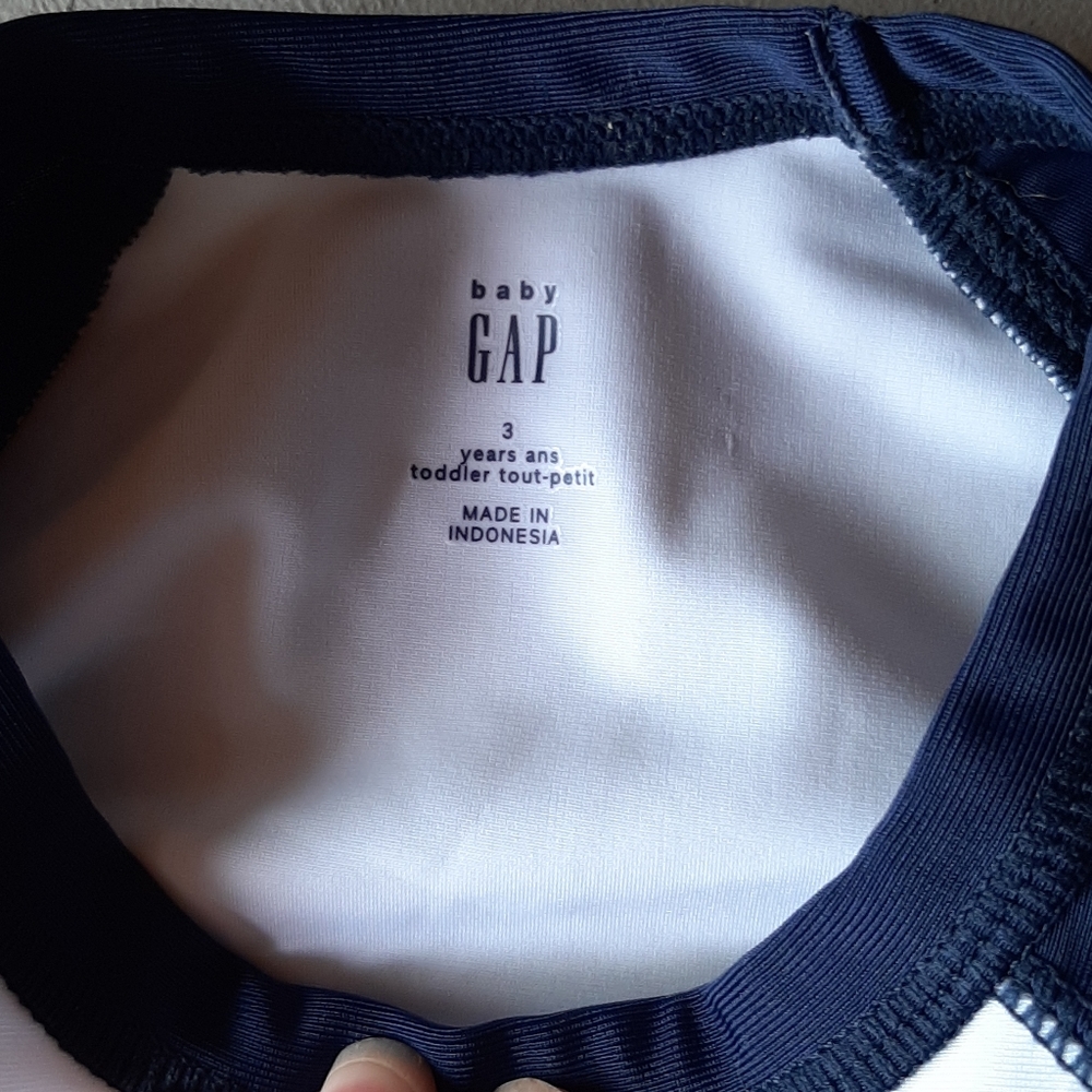 Gap Rashguard - Picture 2 of 2